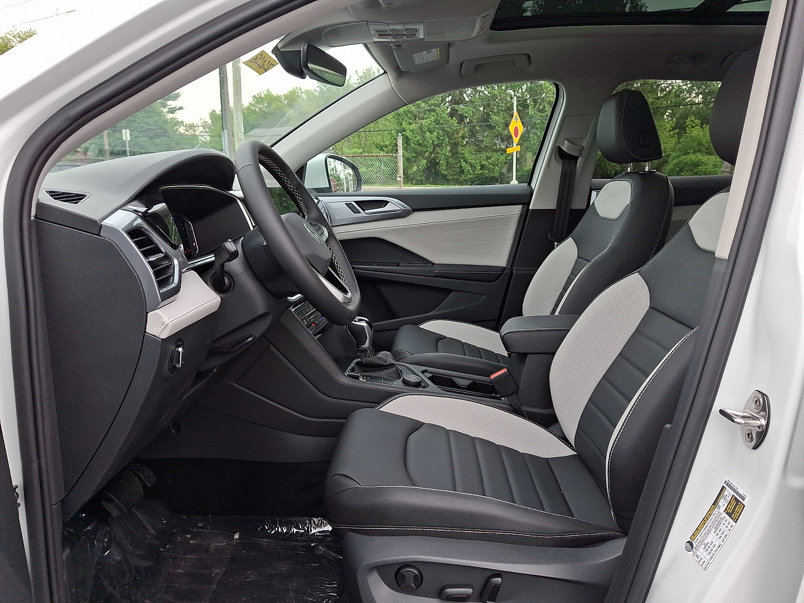 New 2026 Volkswagen Taos SEL AWD/4WD image 8