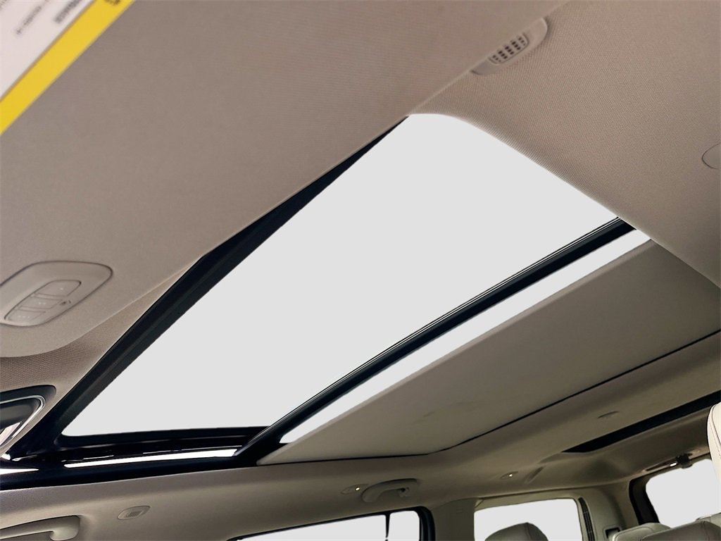 Used 2023 Jeep Wagoneer 4WD w/ Premium Group I image 23