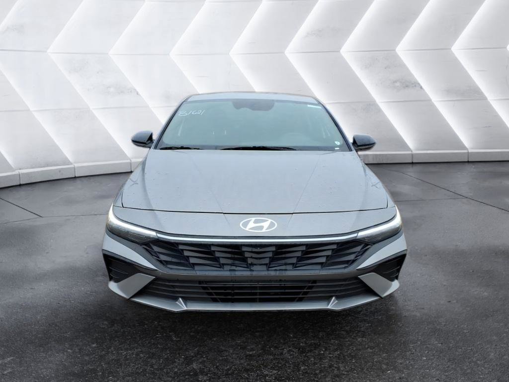 Used 2025 Hyundai Elantra Sport image 8