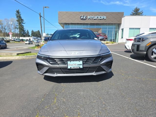 Used 2025 Hyundai Elantra Sport image 4