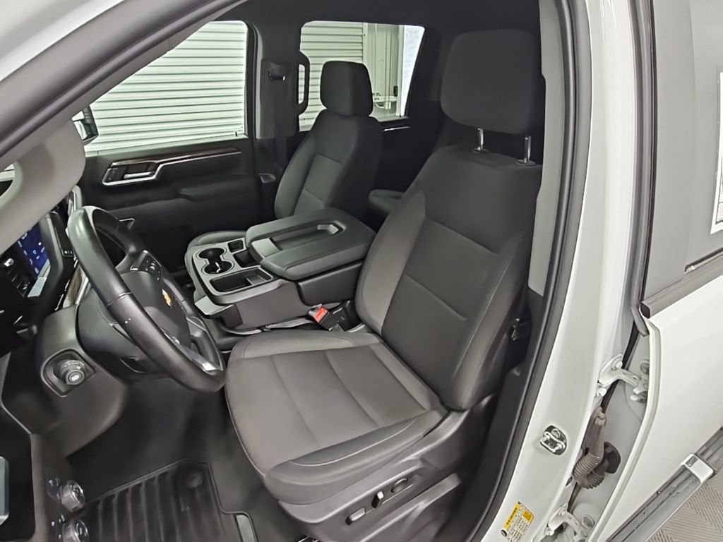 Used 2025 Chevrolet Silverado 2500 LT w/ Convenience Package image 30