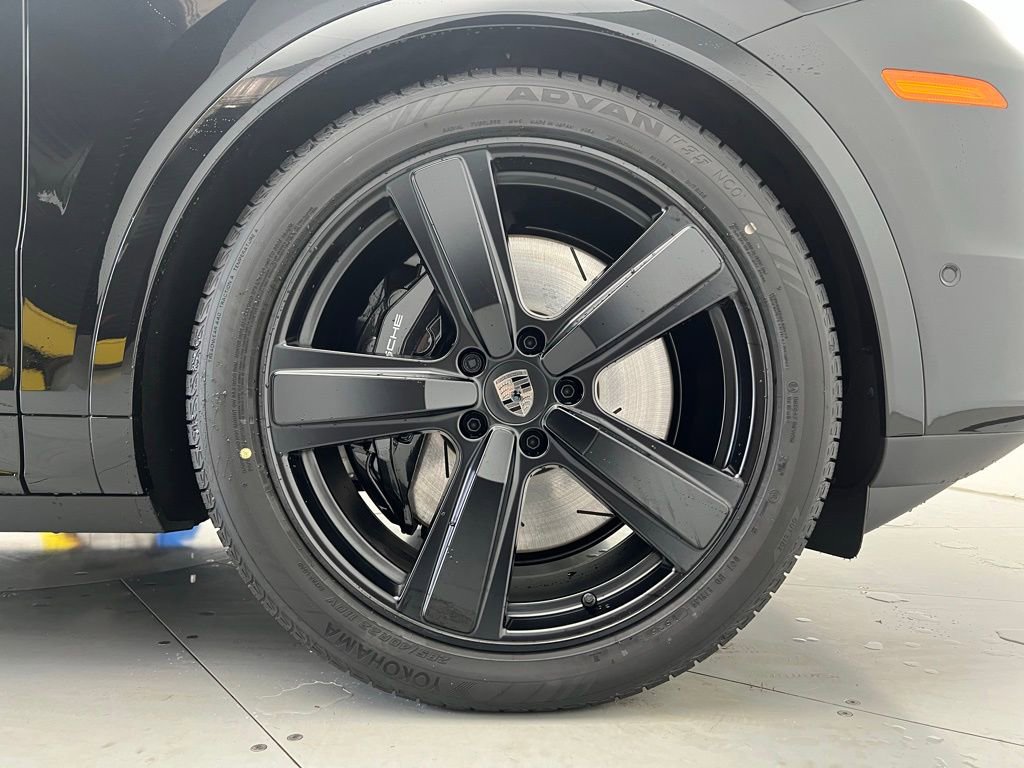 New 2026 Porsche Cayenne Turbo image 27