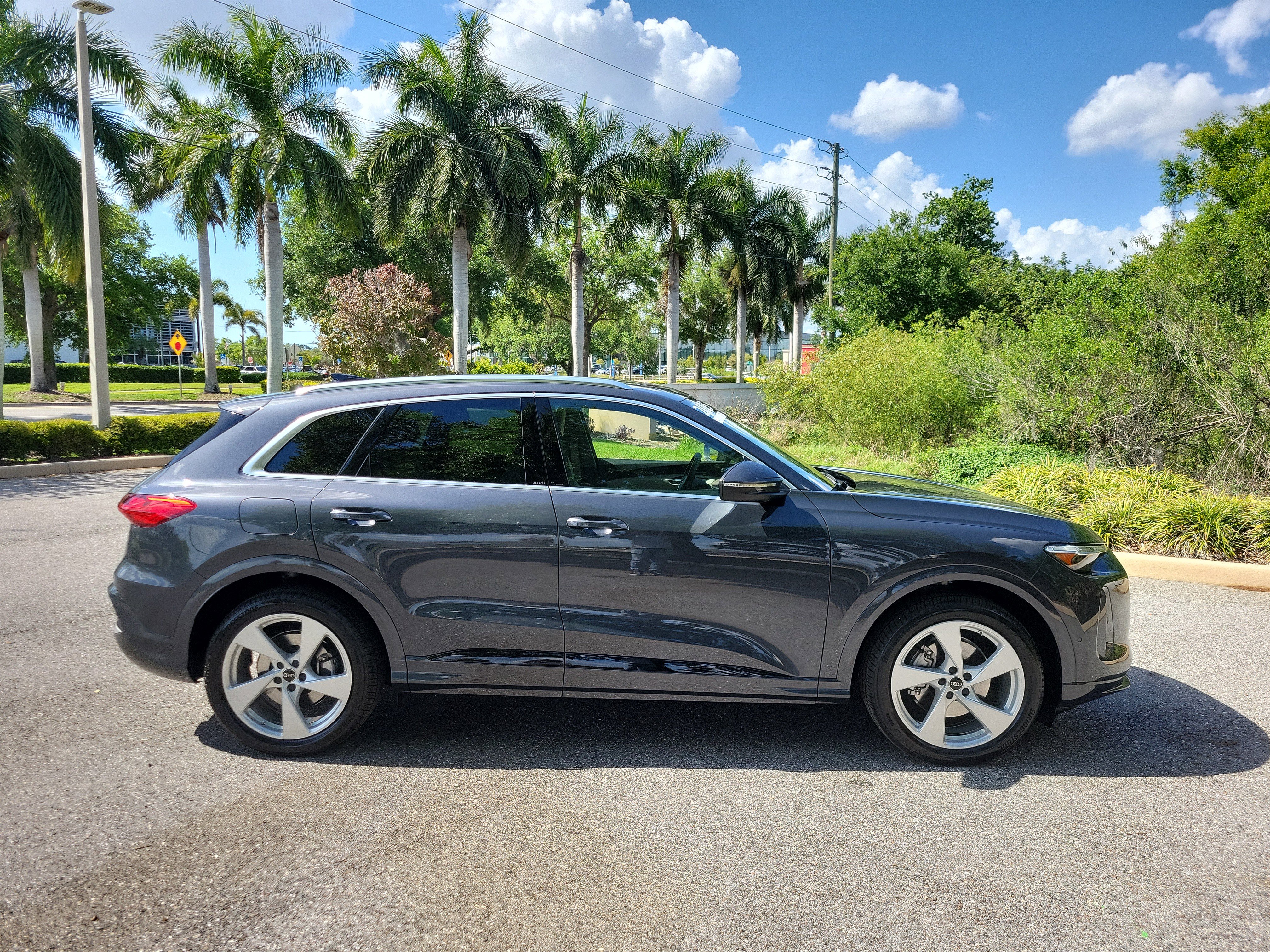 Certified 2025 Audi Q5 Prestige image 3