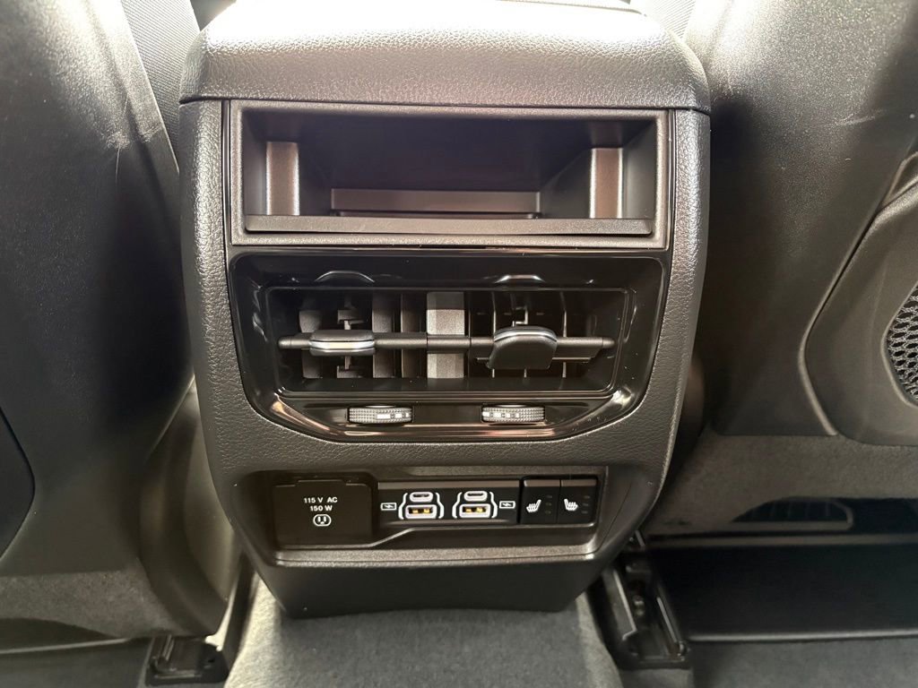 Certified 2023 Jeep Grand Cherokee Limited w/ Luxury Tech Group II AWD/4WD image 18