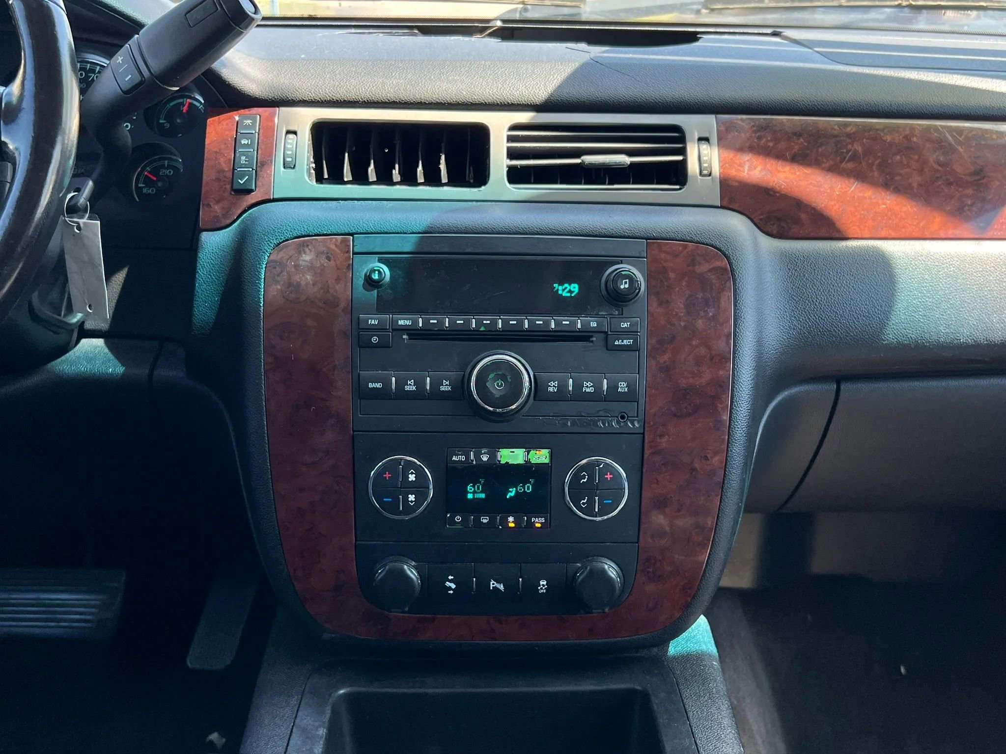 Used 2012 Chevrolet Suburban LT RWD image 19