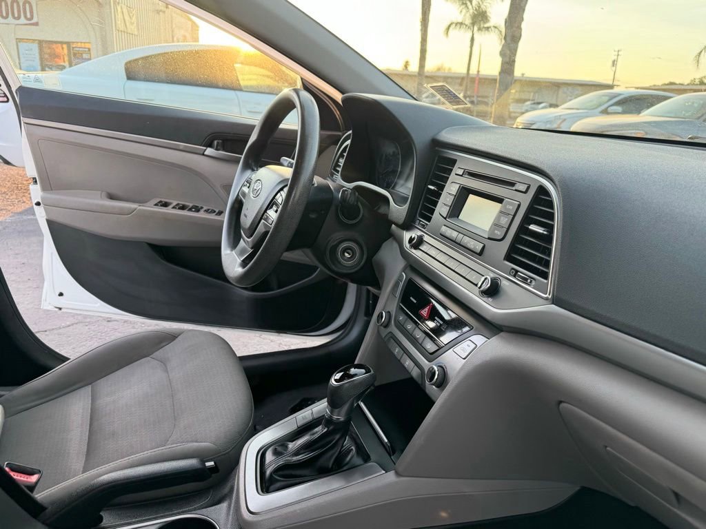 Used 2017 Hyundai Elantra SE image 26
