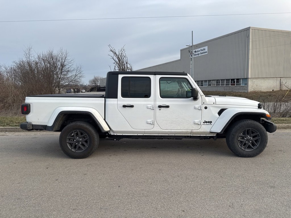 Used 2024 Jeep Gladiator Sport image 4