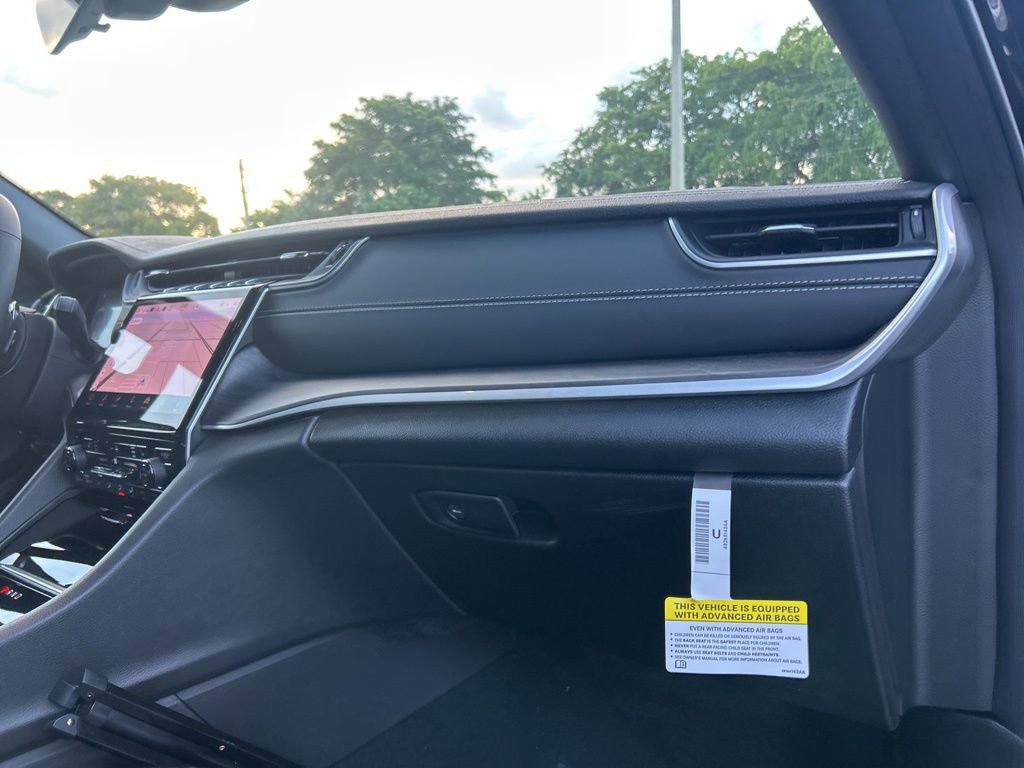 New 2025 Jeep Grand Cherokee L Limited image 24