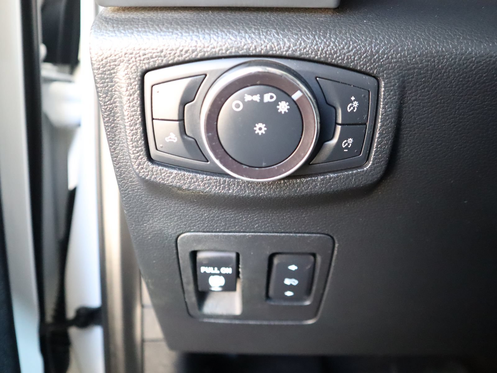 Used 2020 Ford F150 Platinum w/ Equipment Group 701A Luxury AWD/4WD image 36