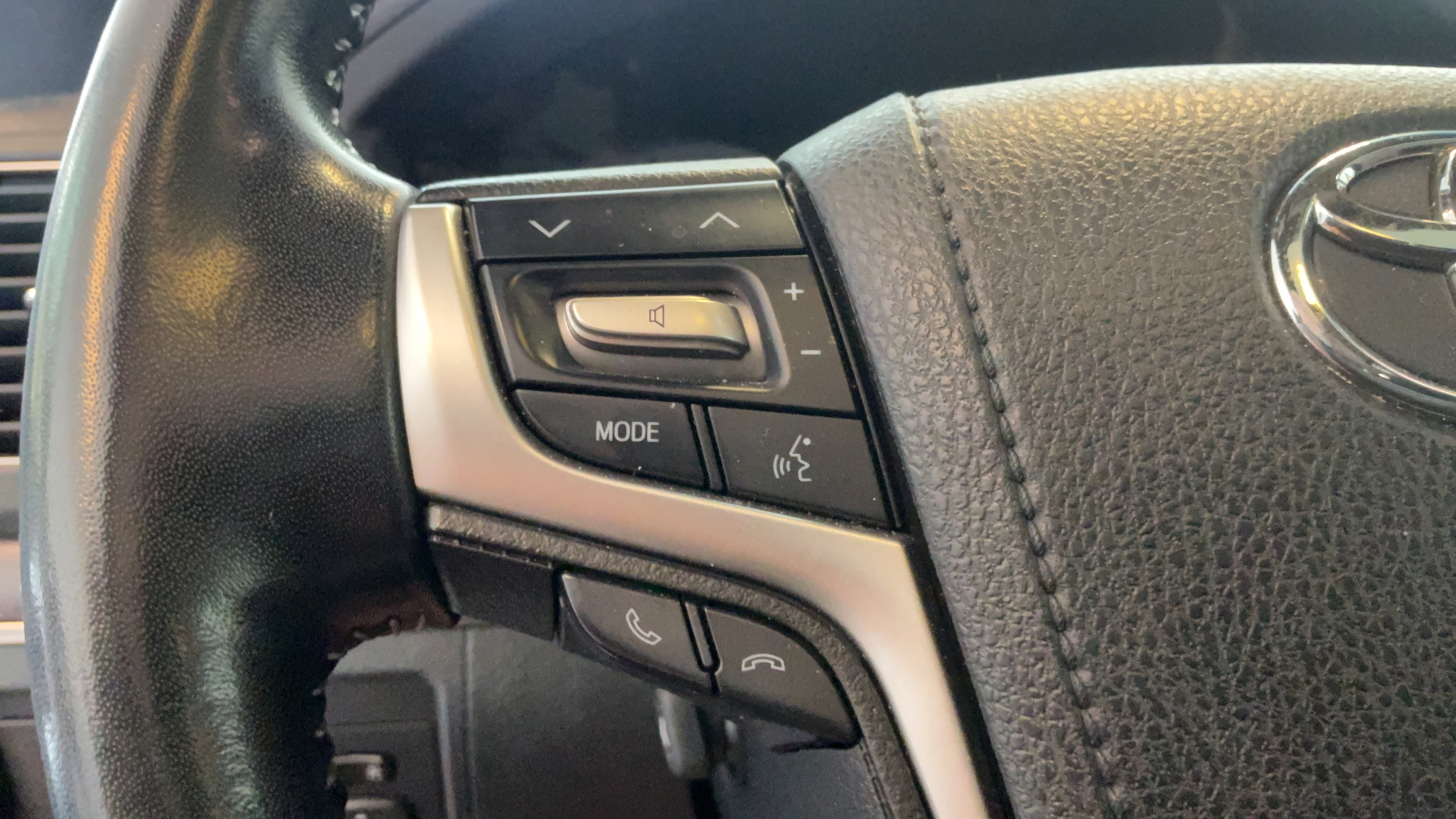 Used 2019 Toyota Land Cruiser AWD/4WD image 18