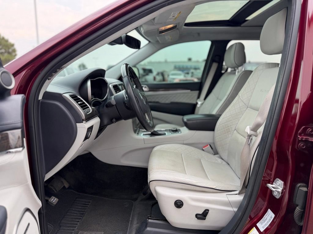 Used 2017 Jeep Grand Cherokee Summit AWD/4WD image 2