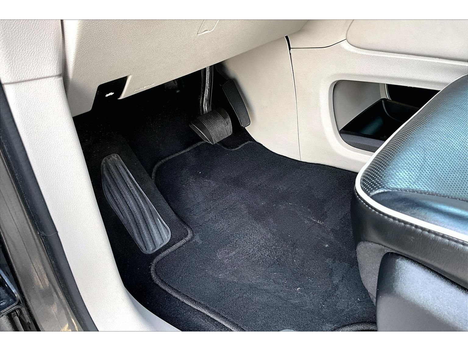 Used 2022 Chrysler Pacifica Limited FWD image 30