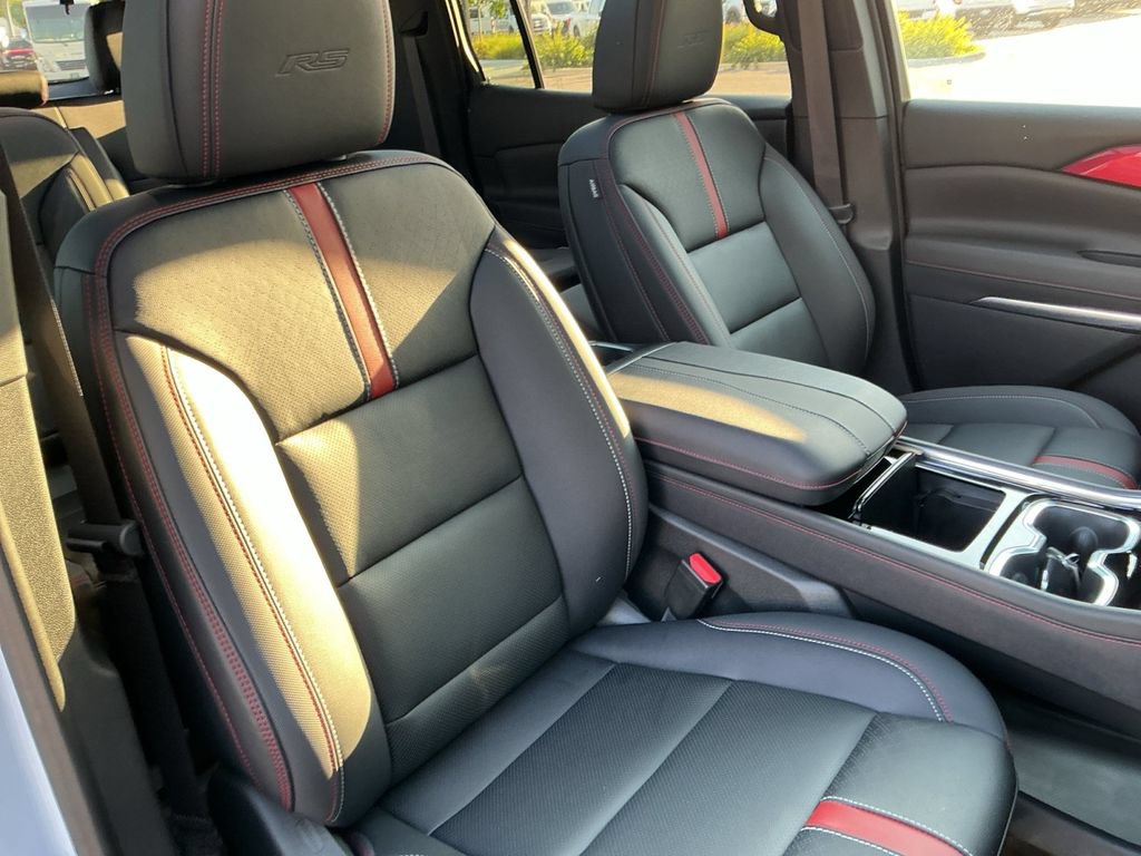 Certified 2026 Chevrolet Traverse RS w/ LPO, Floor Liner Package AWD/4WD image 30