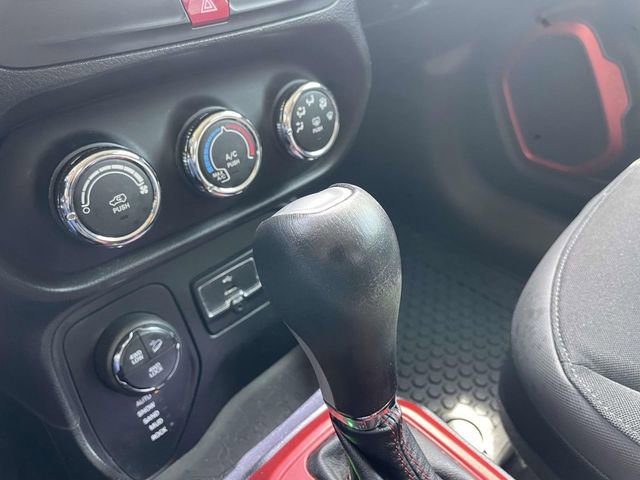 Used 2017 Jeep Renegade Trailhawk image 30