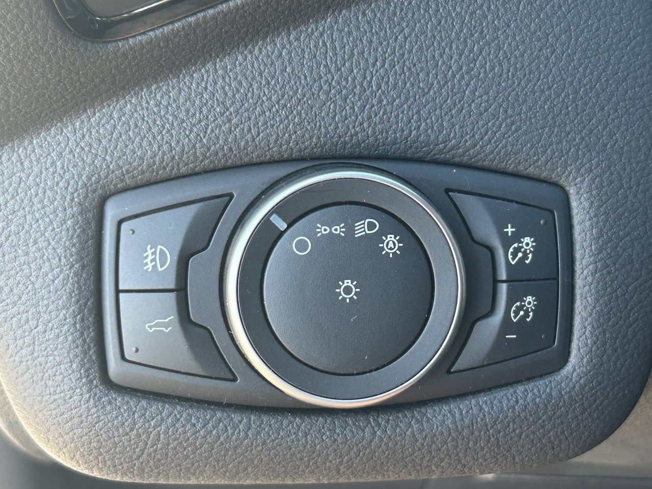 Used 2019 Ford Escape Titanium AWD/4WD image 35