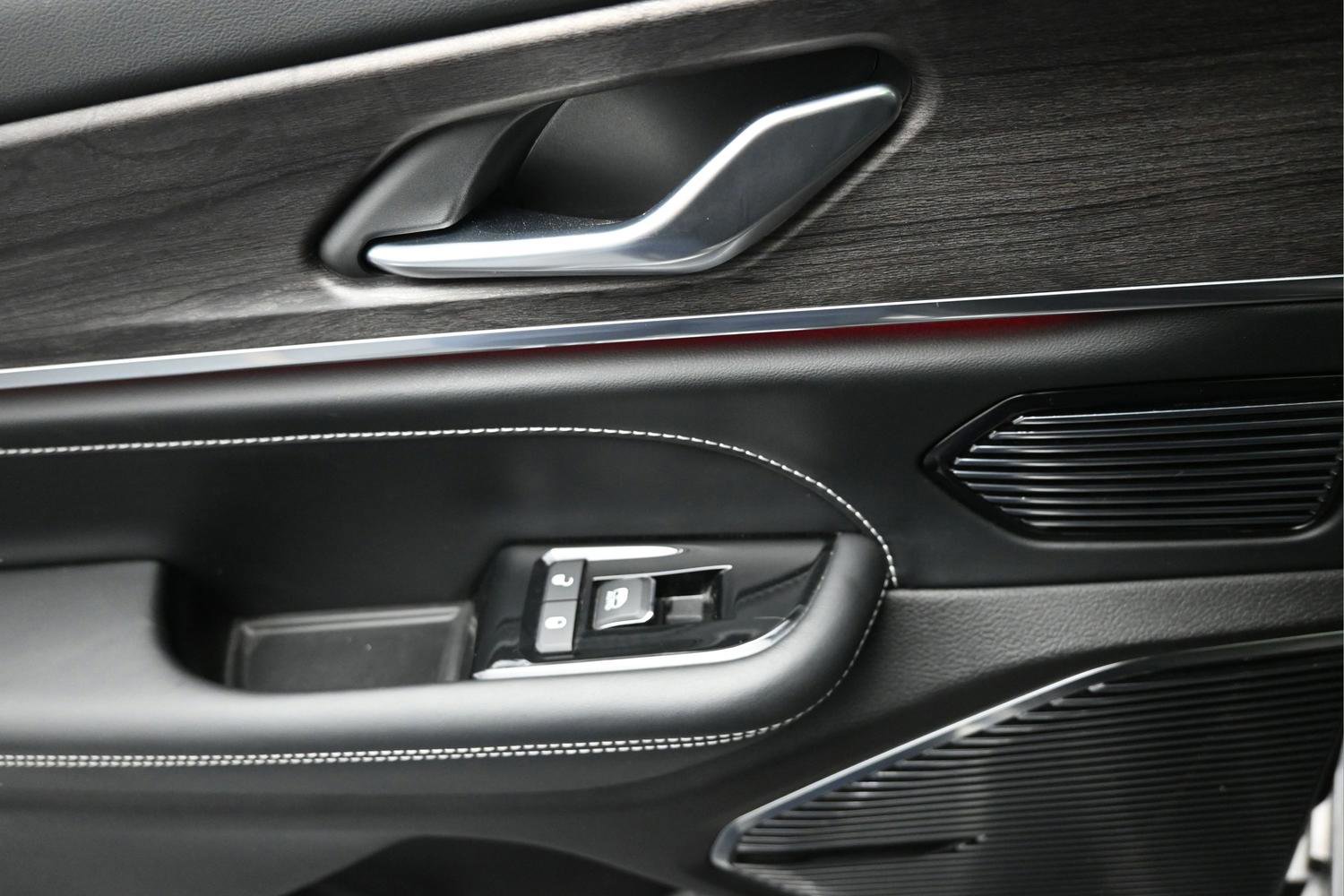 Used 2021 Jeep Grand Cherokee L Overland w/ Luxury Tech Group IV image 14