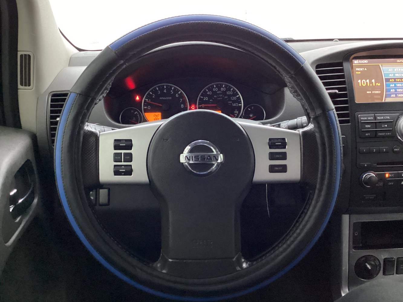 Used 2011 Nissan Pathfinder SV AWD/4WD image 12