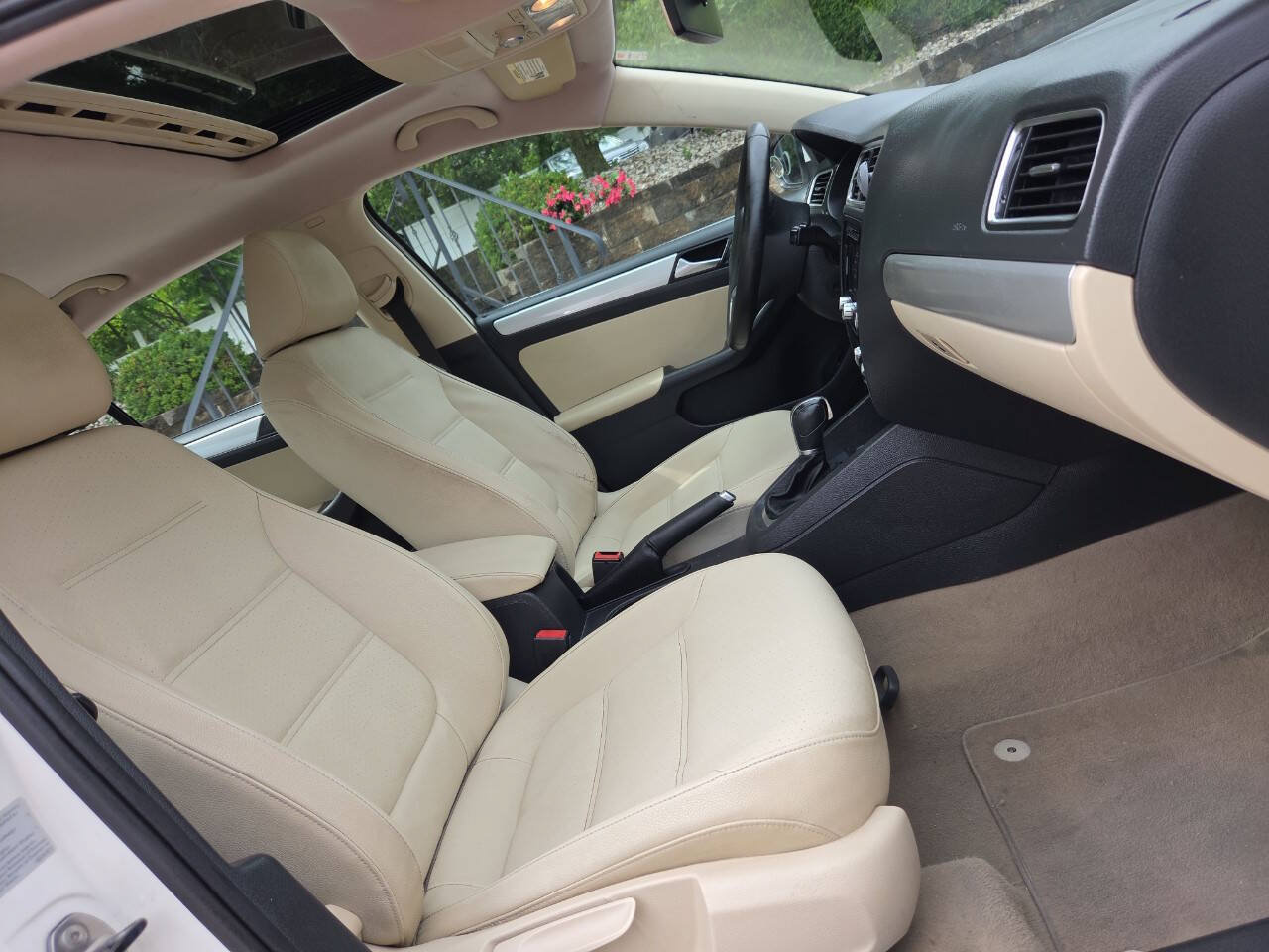 Used 2012 Volkswagen Jetta SEL FWD image 26