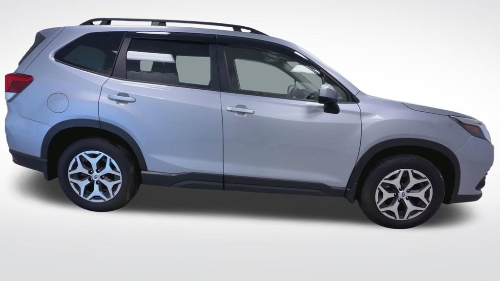Used 2023 Subaru Forester Premium AWD/4WD image 9