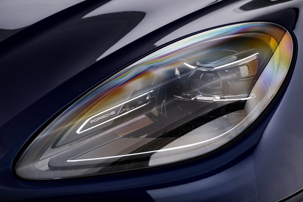 Certified 2025 Porsche Macan image 7