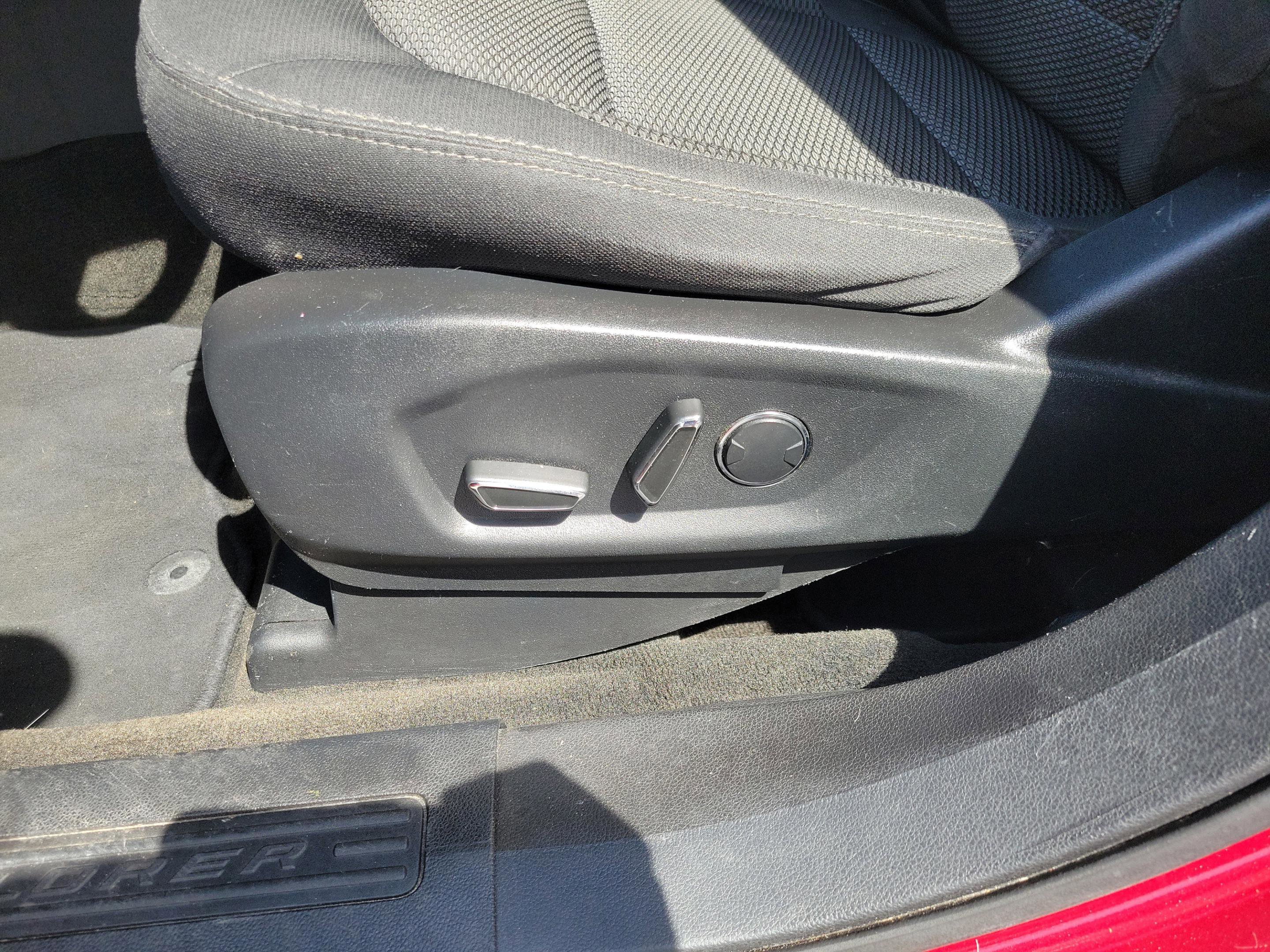 Used 2018 Ford Explorer XLT FWD image 18