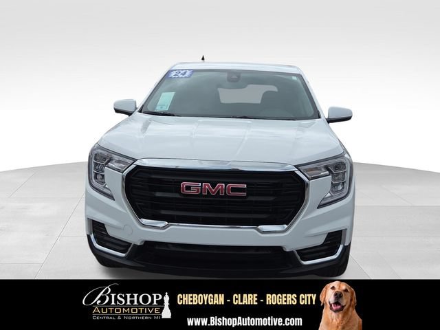 Used 2024 GMC Terrain SLE w/ LPO, Floor Liner Package FWD image 10