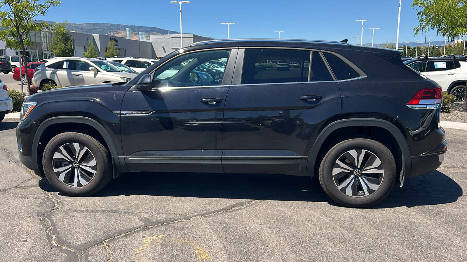 Used 2025 Volkswagen Atlas Cross Sport SE AWD/4WD image 8