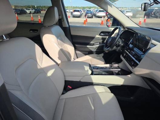 Used 2023 Nissan Pathfinder SL AWD/4WD image 10