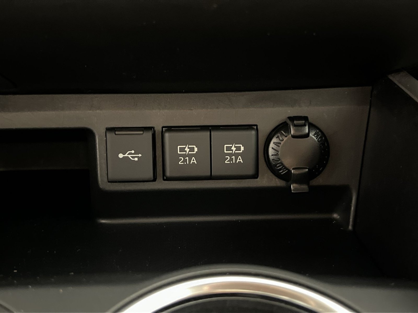 Used 2020 Toyota Highlander LE AWD/4WD image 34