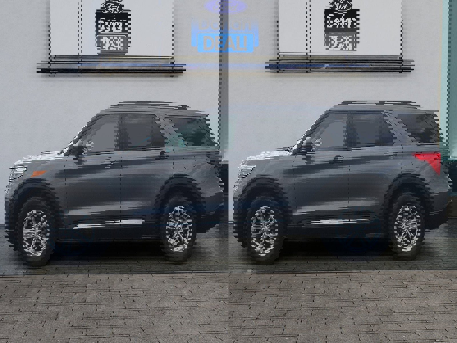 Certified 2022 Ford Explorer XLT w/ Equipment Group 202A image 6