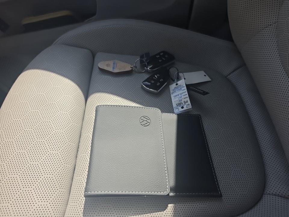 Certified 2025 Volkswagen ID. Buzz Pro S Plus AWD/4WD image 5