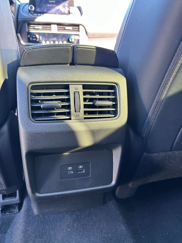 Used 2023 Nissan Rogue SV w/ SV Premium B Package FWD image 18