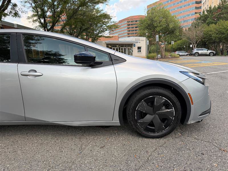 Used 2023 Toyota Prius LE FWD image 6