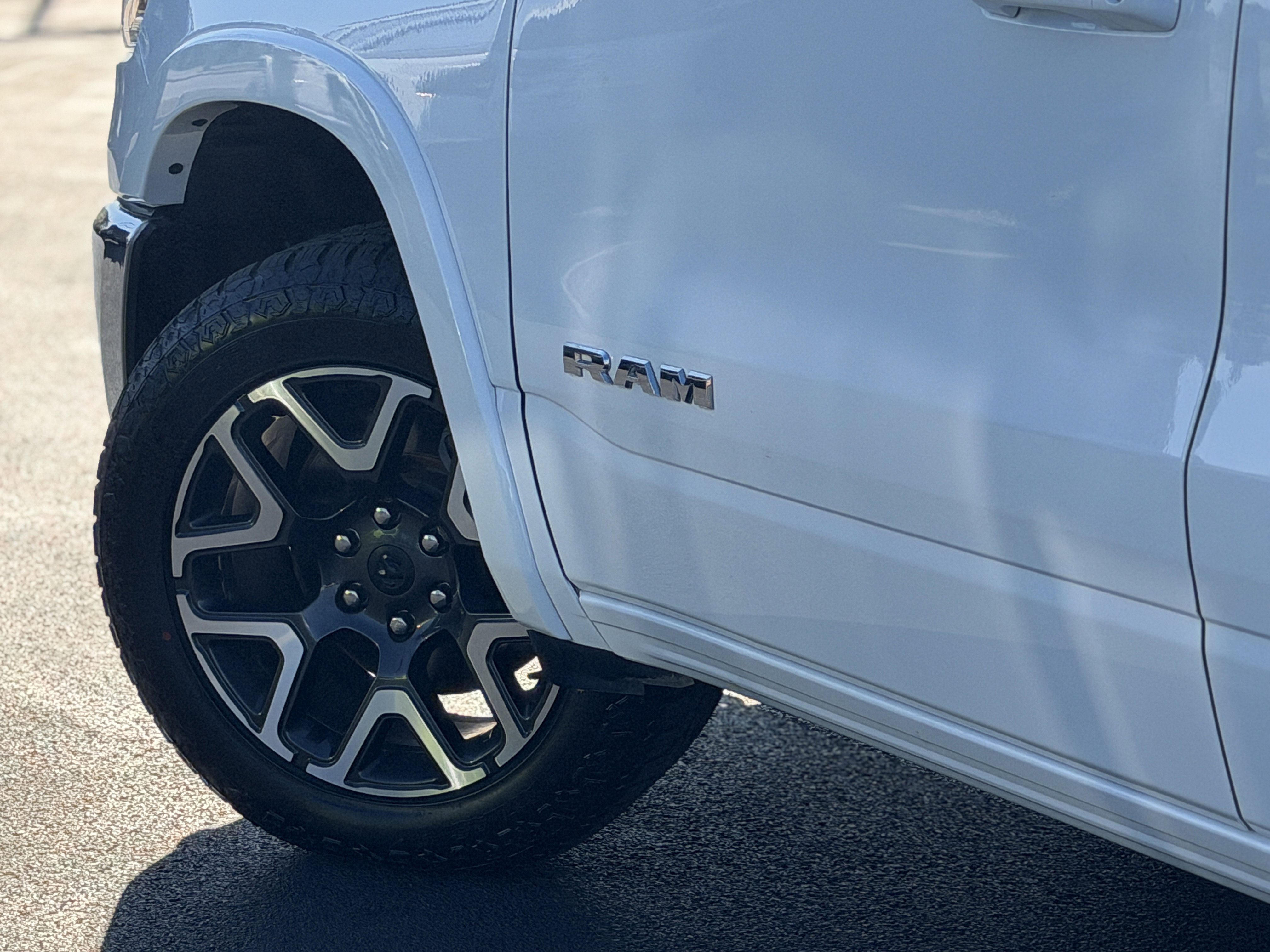 Used 2025 RAM 1500 Laramie AWD/4WD image 8