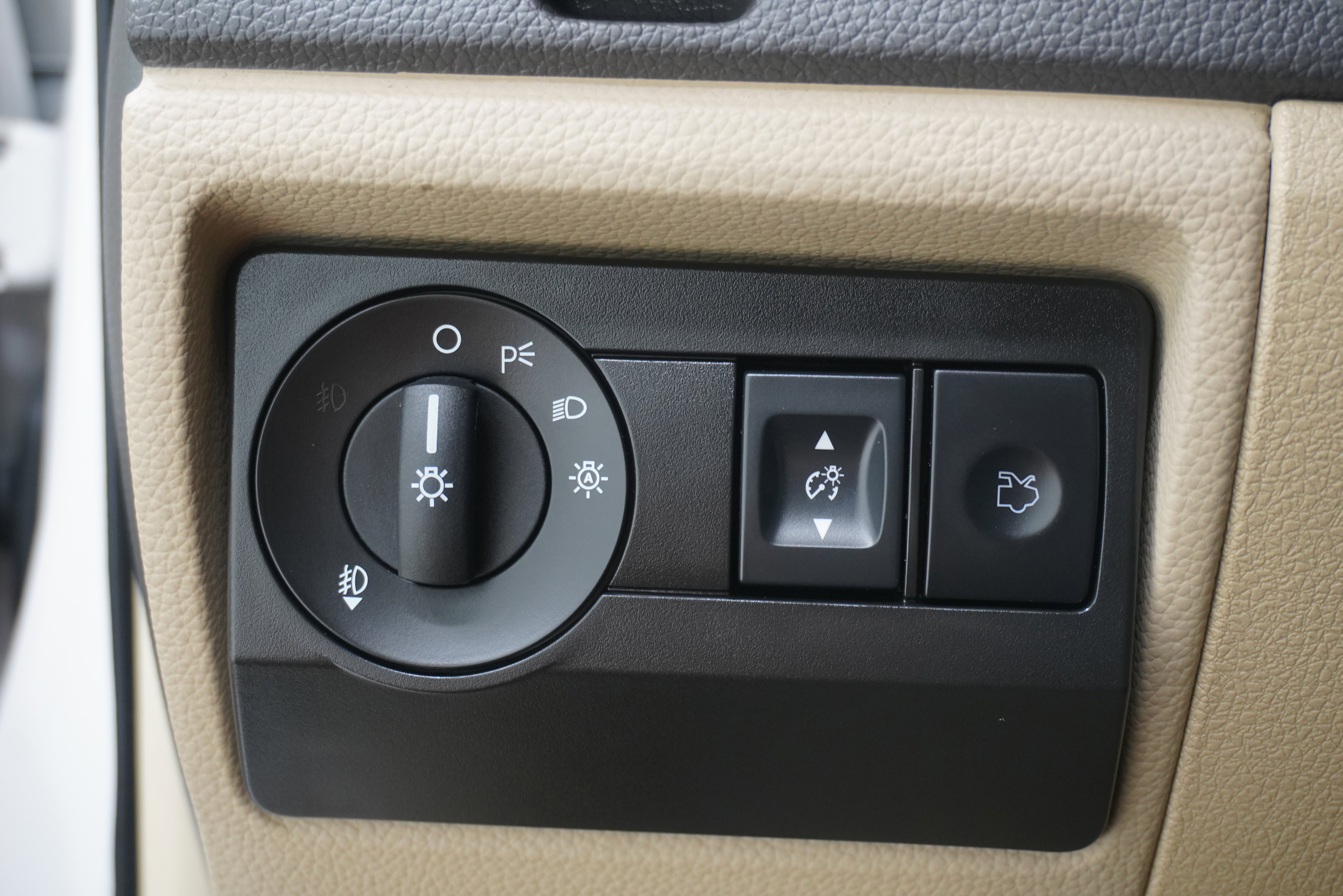 Used 2012 Ford Fusion SEL FWD image 25