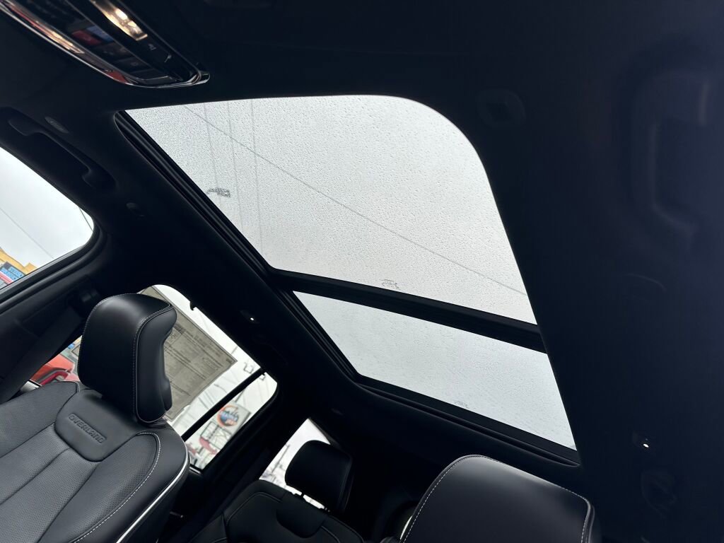 New 2024 Jeep Grand Cherokee Overland w/ Advanced Protech Group III image 18