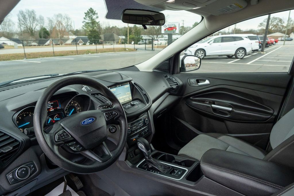 Used 2019 Ford Escape SE image 5
