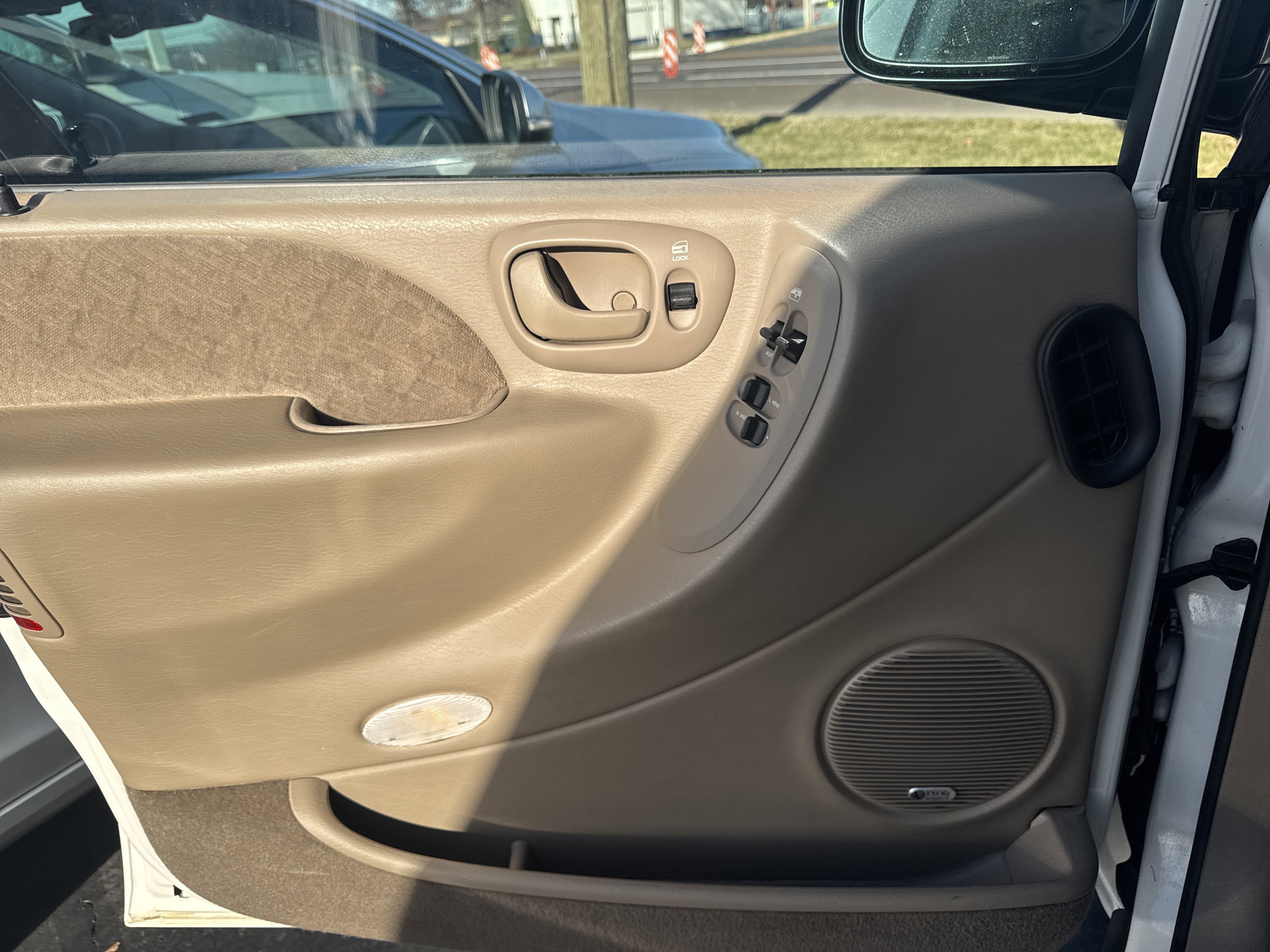 Used 2001 Dodge Grand Caravan ES image 20