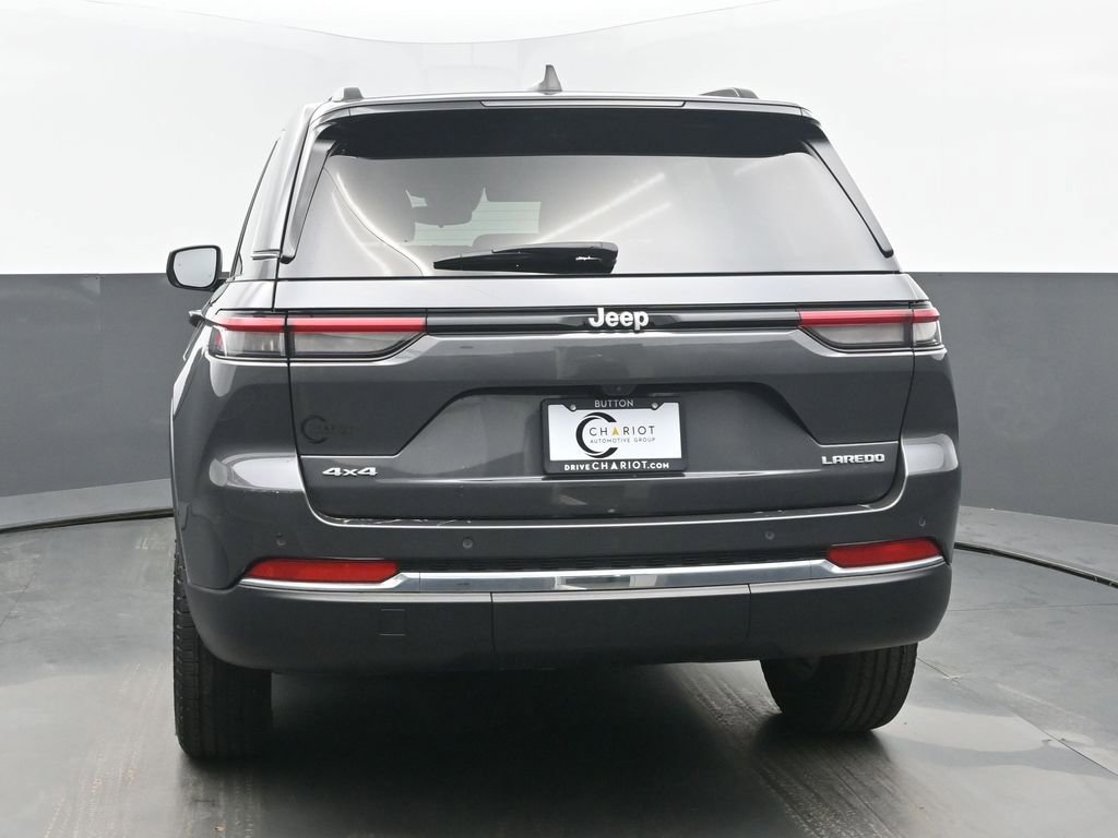 Used 2024 Jeep Grand Cherokee Laredo image 5