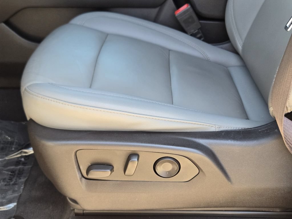 Used 2023 Chevrolet Tahoe Z71 w/ Luxury Package AWD/4WD image 32