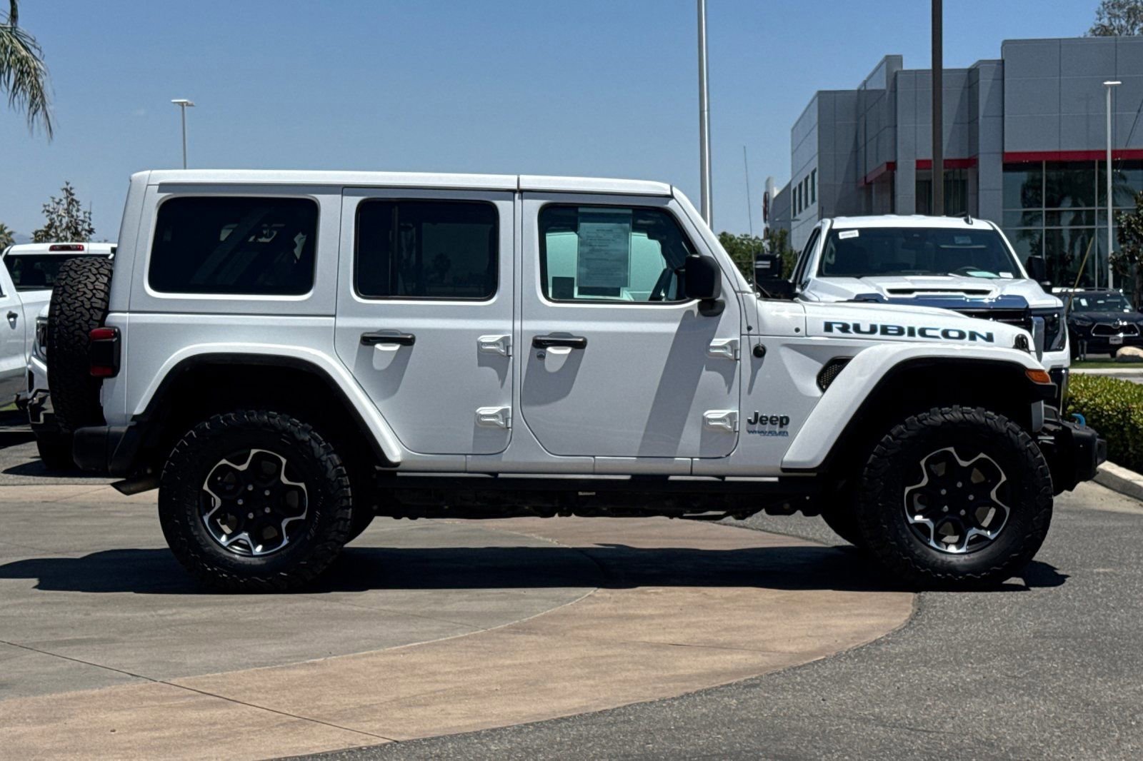 Used 2022 Jeep Wrangler Unlimited Rubicon 4xe w/ Steel Bumper Group AWD/4WD image 3
