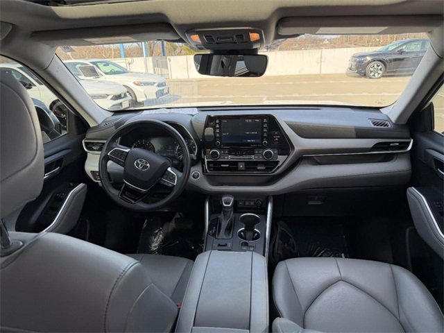 Used 2021 Toyota Highlander XLE image 12