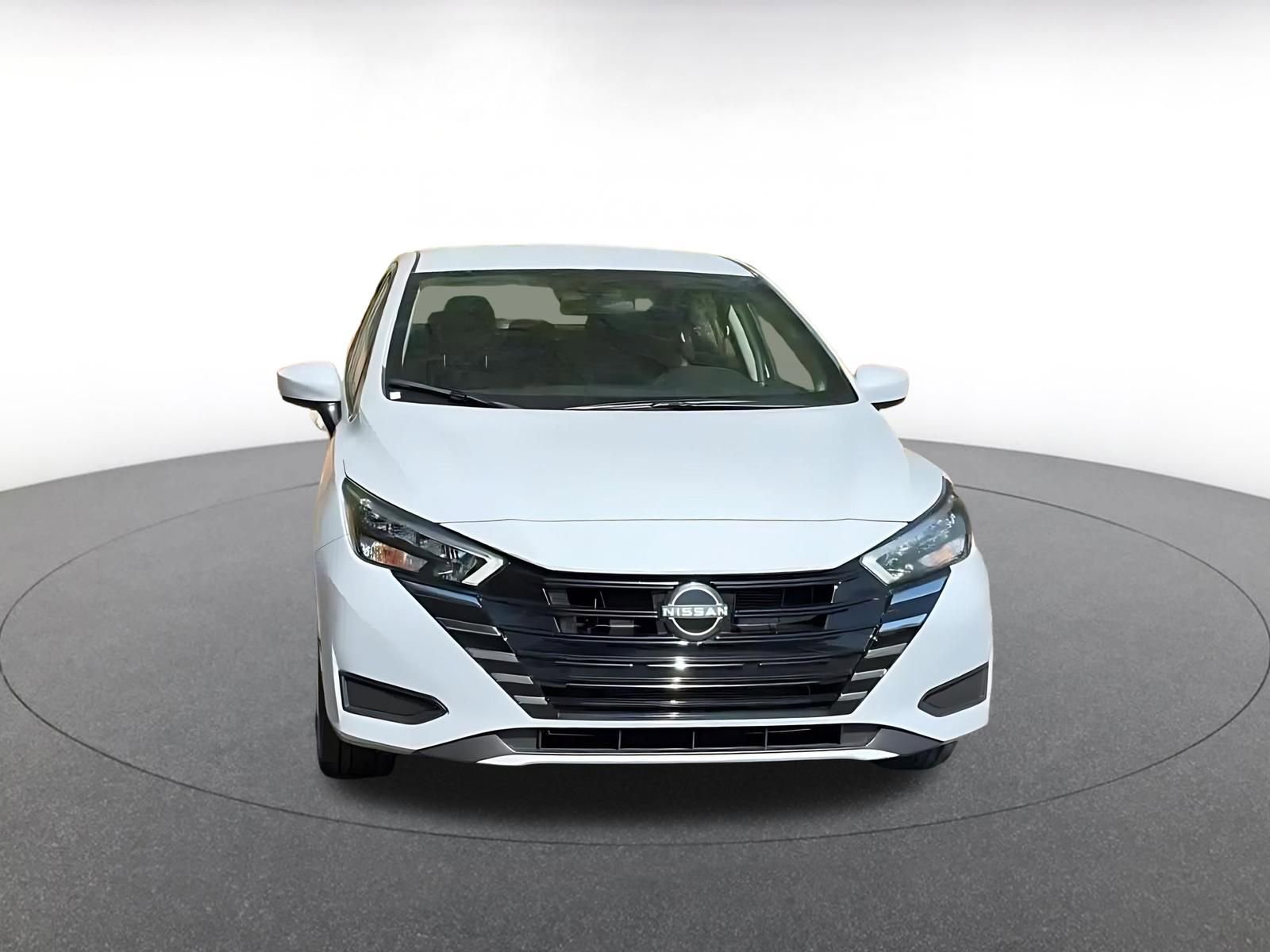 Used 2025 Nissan Versa SV image 4