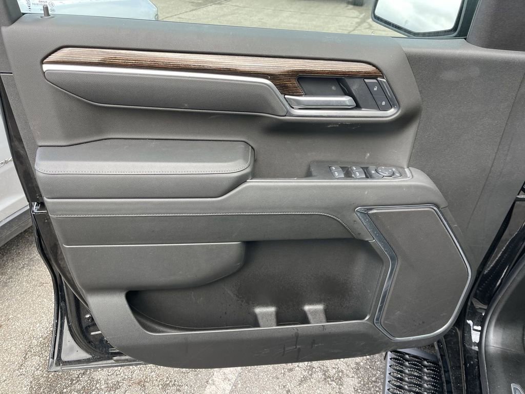 Used 2025 GMC Sierra 1500 Elevation image 3