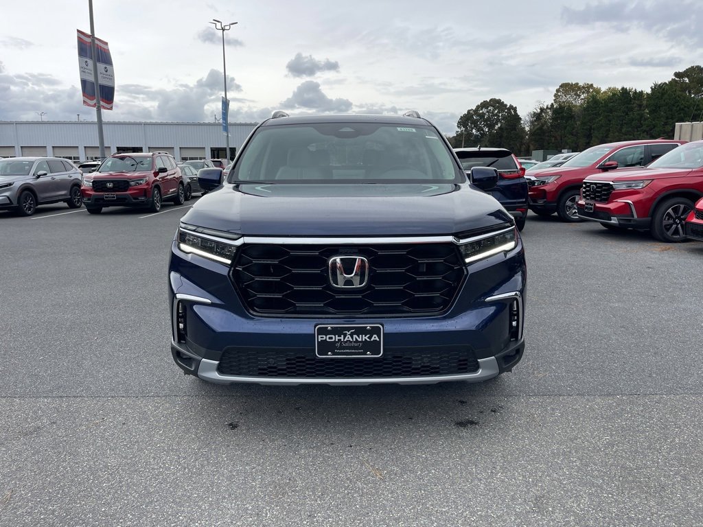 New 2025 Honda Pilot Touring image 3