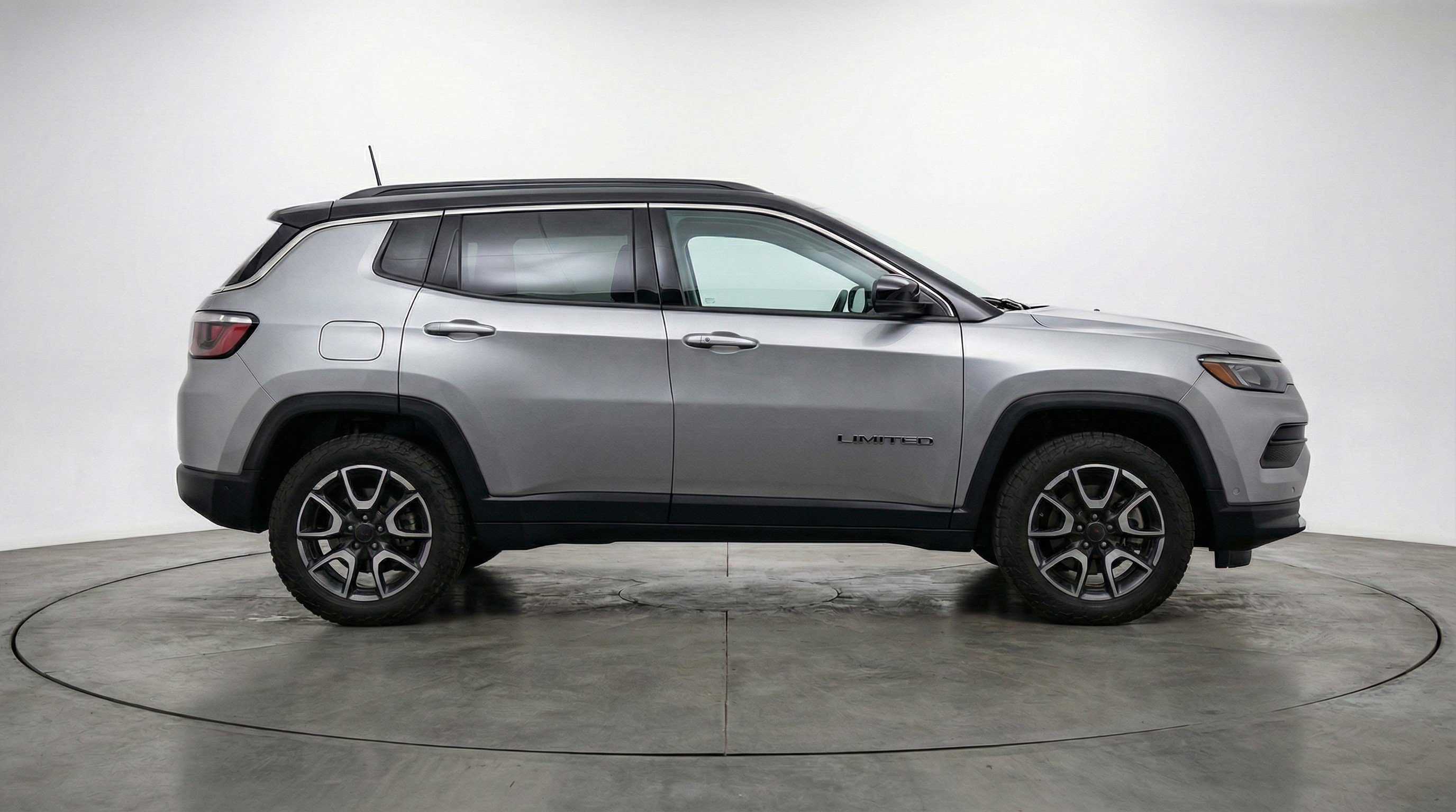 Used 2025 Jeep Compass Trailhawk AWD/4WD image 11