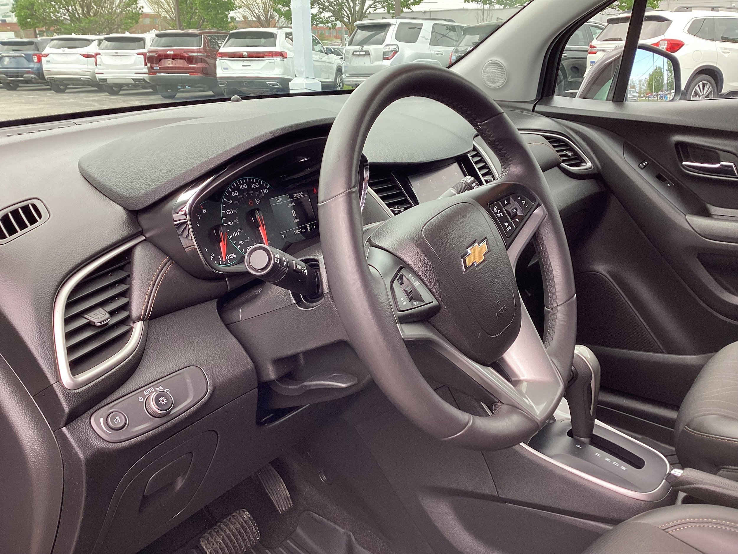 Used 2022 Chevrolet Trax LT w/ LT Convenience Package AWD/4WD image 11