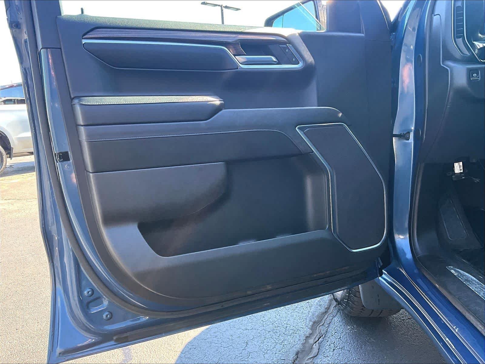 Used 2024 Chevrolet Silverado 1500 LT AWD/4WD image 9