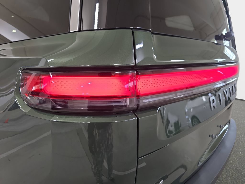 Used 2026 Rivian R1S Adventure AWD/4WD image 33