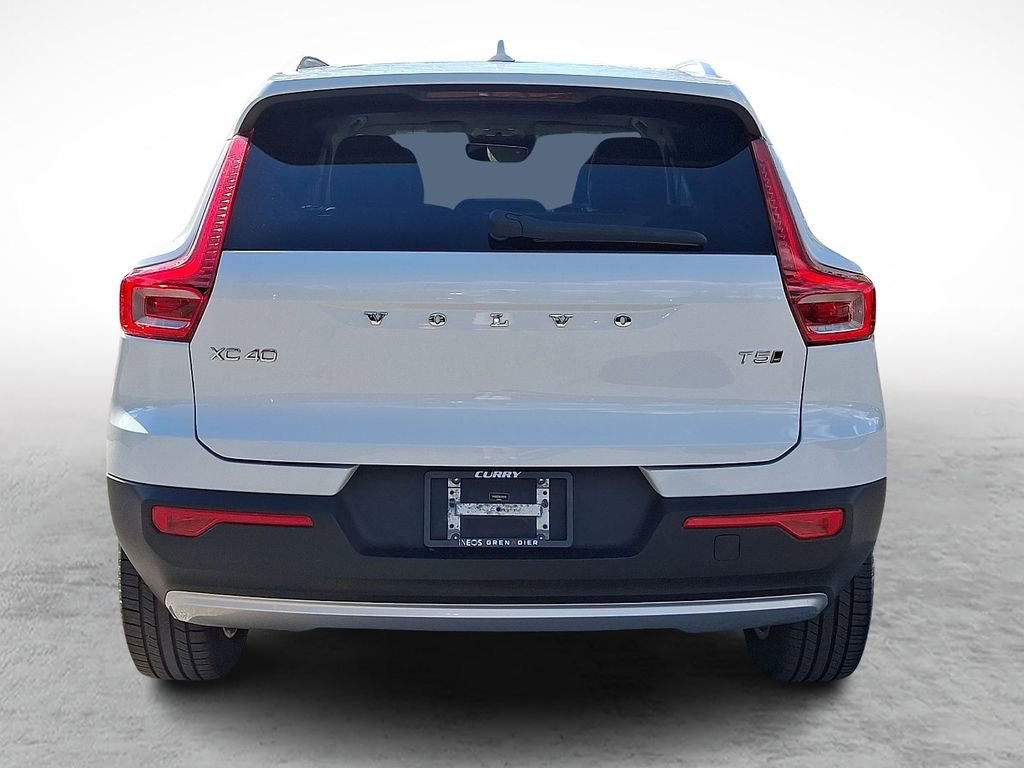 Used 2019 Volvo XC40 T5 Momentum image 5